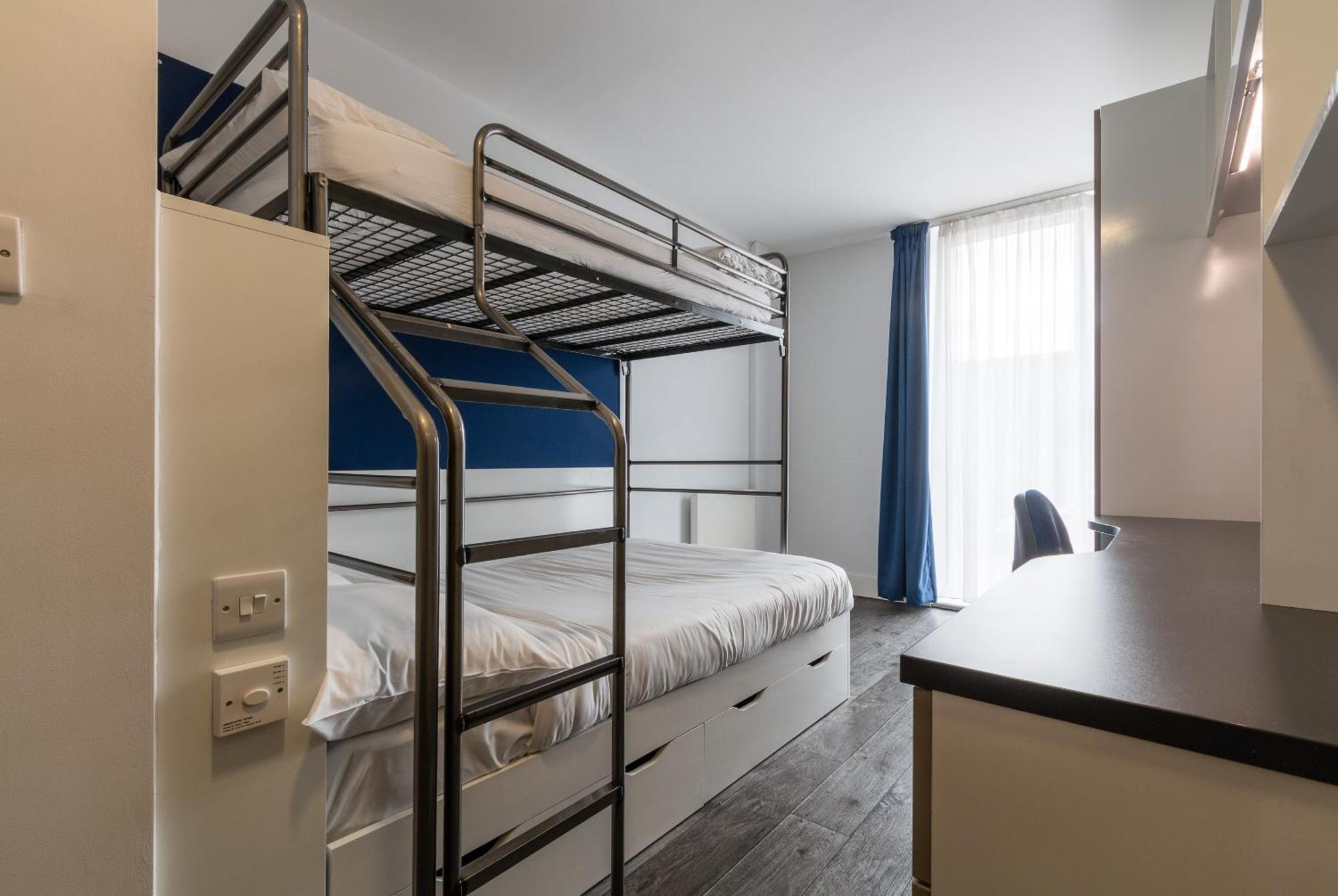 Destiny Student - Holyrood Appartement